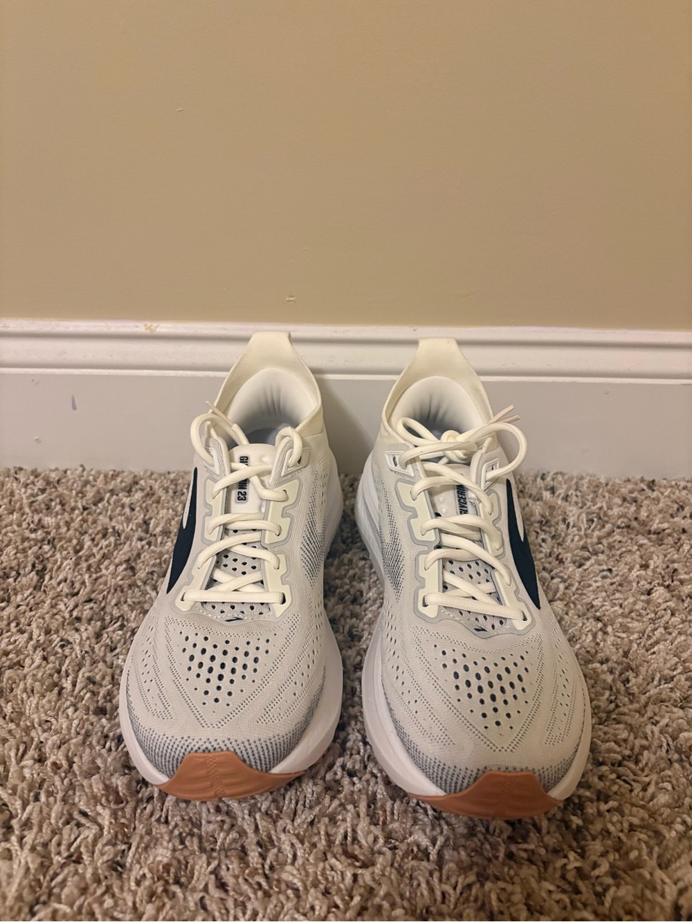 Women’s Brooks Glycerin 23 - White/Black - Picture 3 of 9